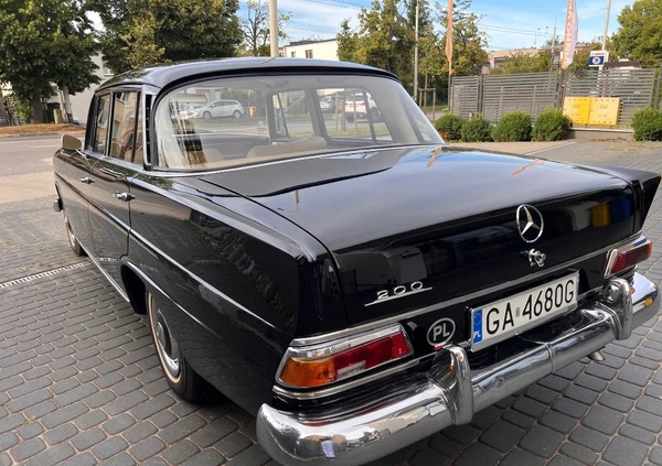 Mercedes-Benz Inny cena 78000 przebieg: 67000, rok produkcji 1966 z Gdynia małe 121